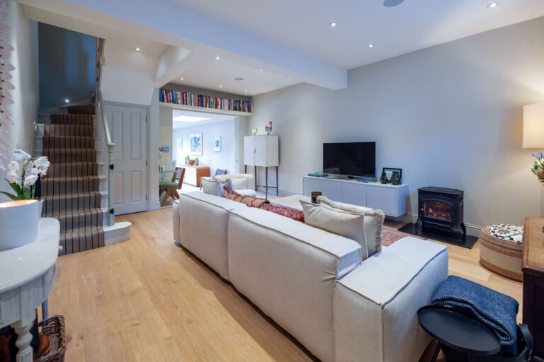 images of property on Cardross Street