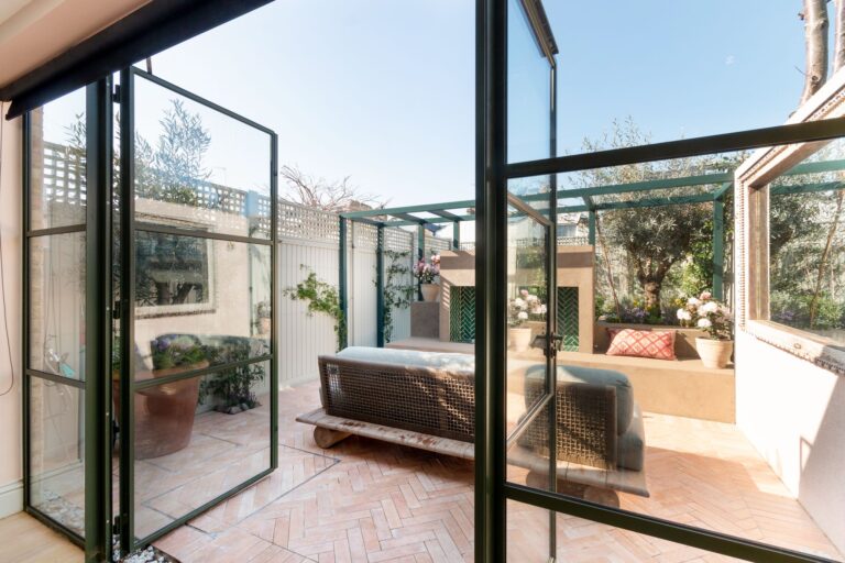 images of property on Cardross Street