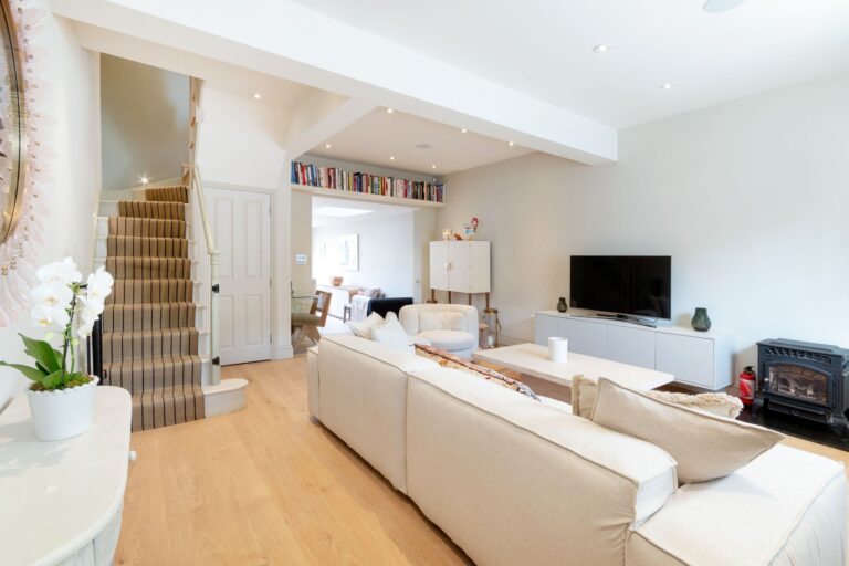 images of property on Cardross Street