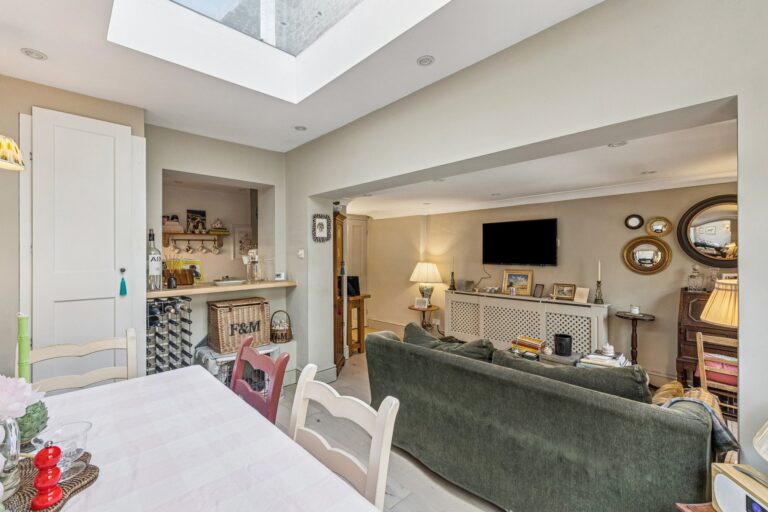 images of property on Glenthorne Road