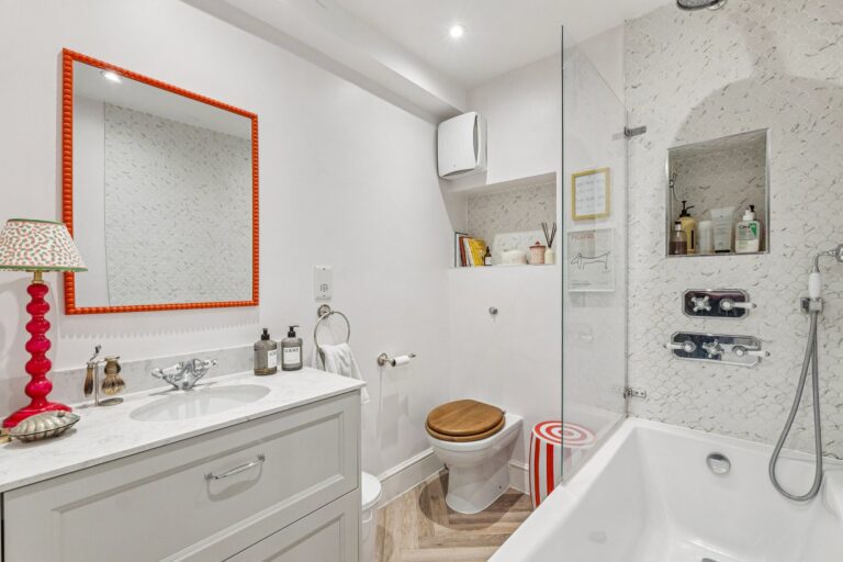 images of property on Glenthorne Road