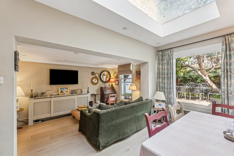 images of property on Glenthorne Road