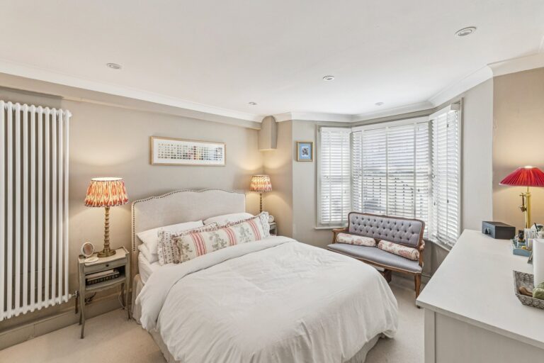 images of property on Glenthorne Road