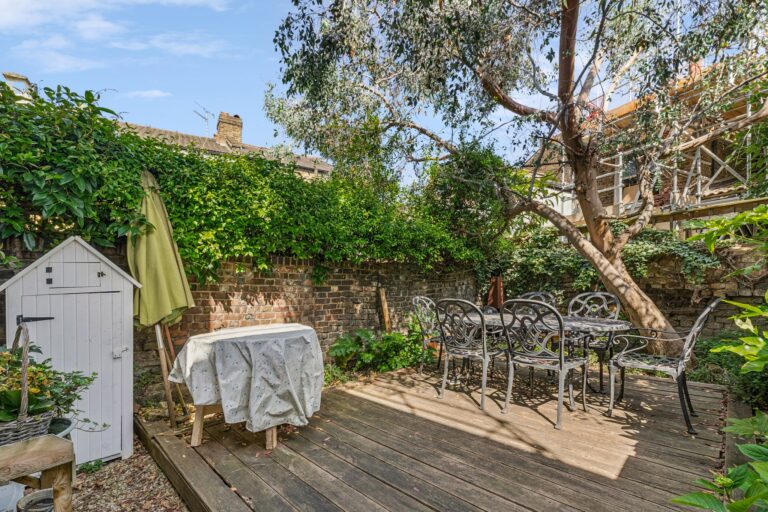 images of property on Glenthorne Road