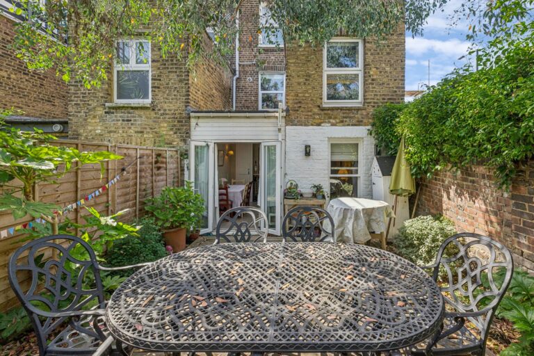 images of property on Glenthorne Road