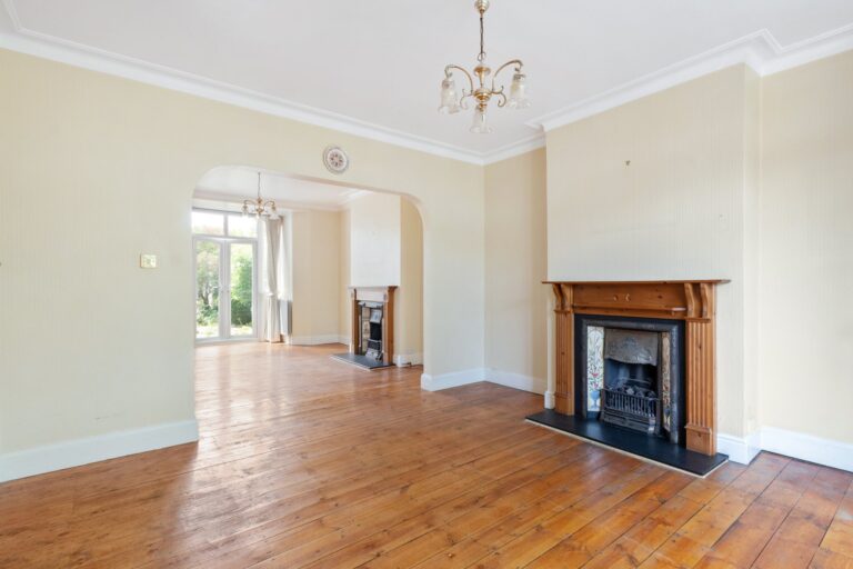 images of property on Emlyn Road