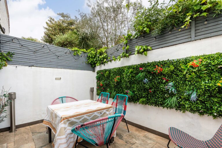 images of property on Sutton Lane North