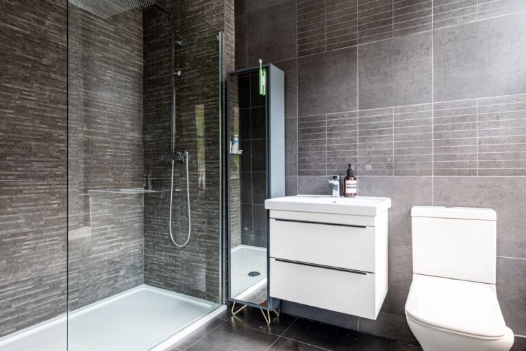 images of property on Sutton Lane North