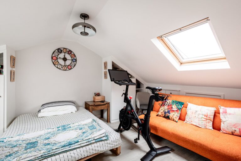 images of property on Sutton Lane North