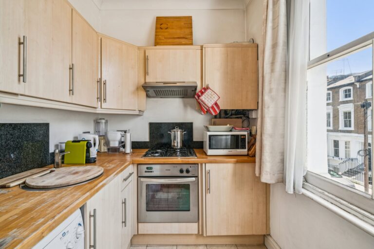 images of property on Overstone Road