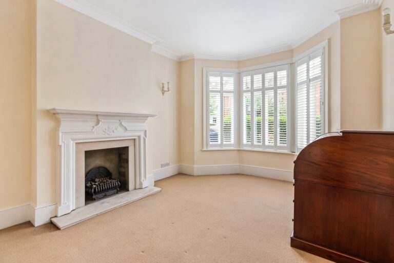 images of property on Rusthall Avenue