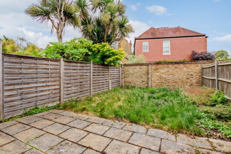 images of property on Rusthall Avenue