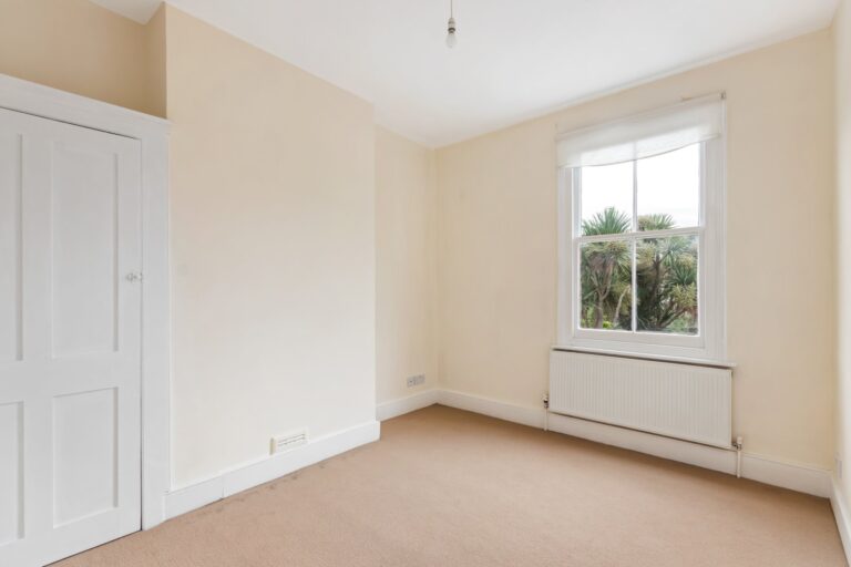 images of property on Rusthall Avenue