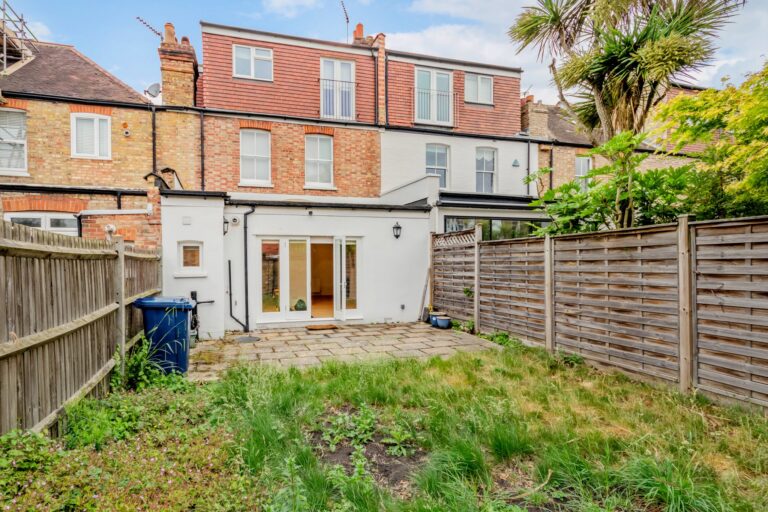 images of property on Rusthall Avenue