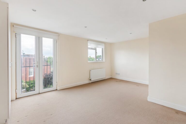 images of property on Rusthall Avenue