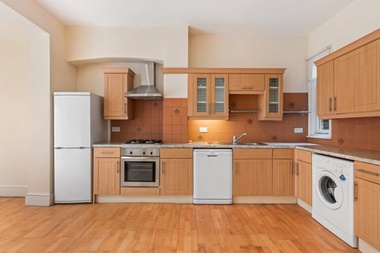 images of property on Rusthall Avenue