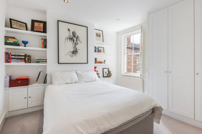 images of property on St Albans Avenue
