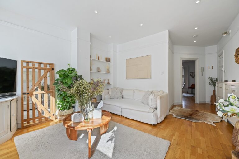 images of property on Boscombe Road