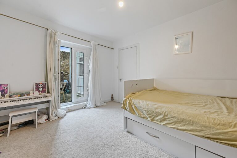 images of property on Boscombe Road