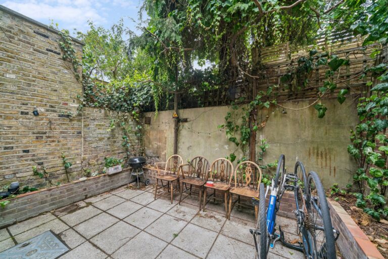 images of property on Carthew Road