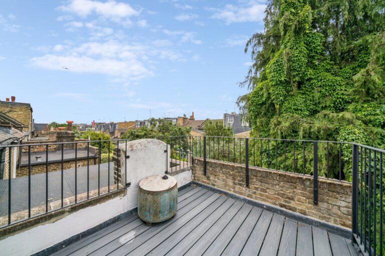 images of property on Carthew Road