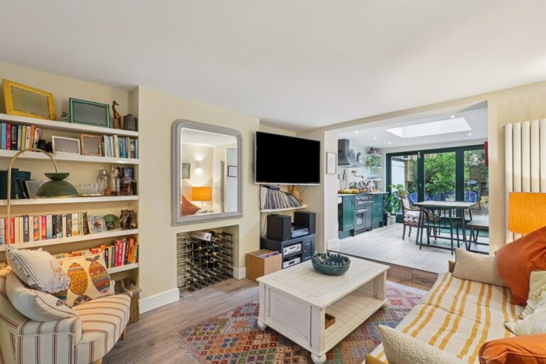 images of property on Coningham Road