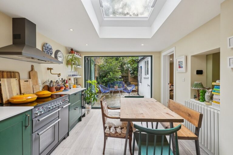 images of property on Coningham Road