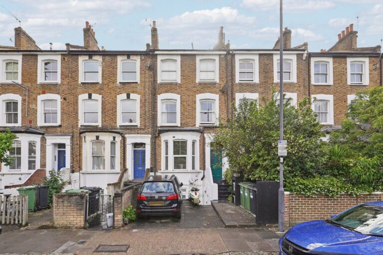 images of property on Coningham Road