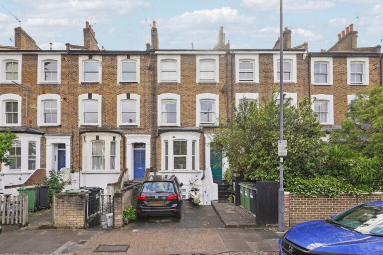 images of property on Coningham Road