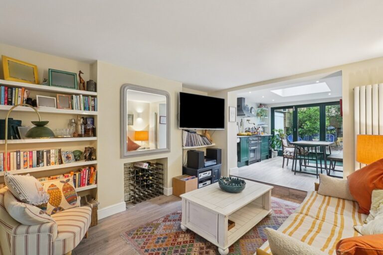 images of property on Coningham Road
