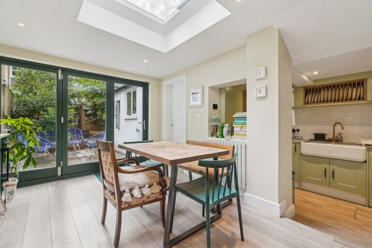 images of property on Coningham Road