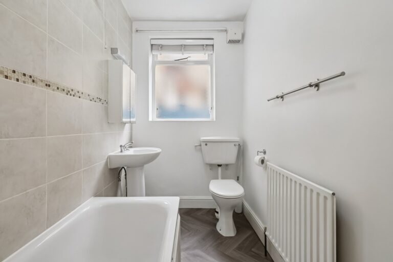 images of property on Ormiston Grove