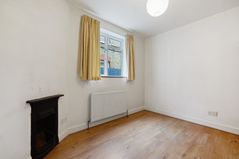 images of property on Ormiston Grove