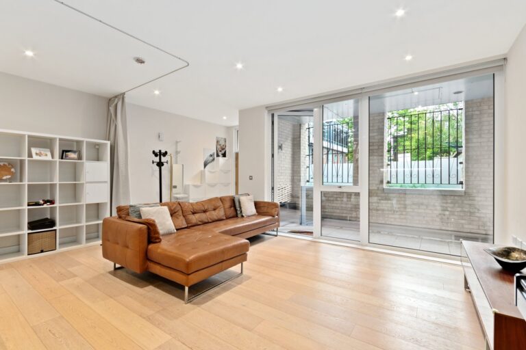 images of property on Vencourt Place