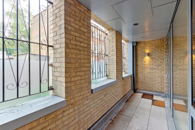 images of property on Vencourt Place