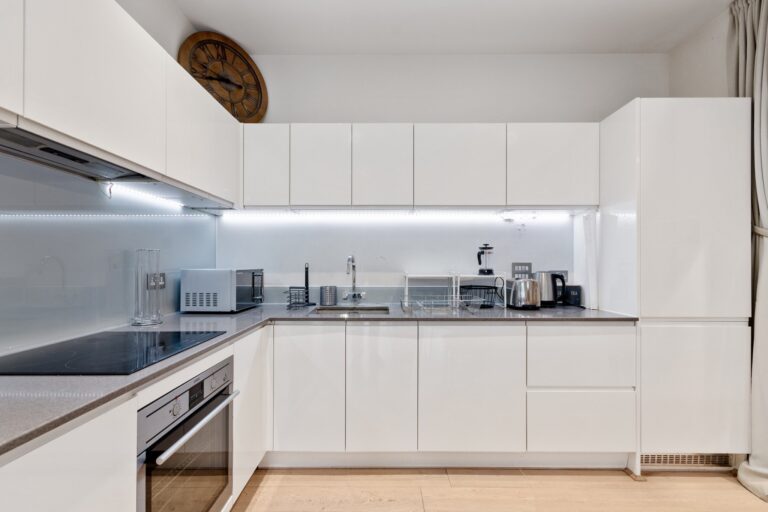 images of property on Vencourt Place