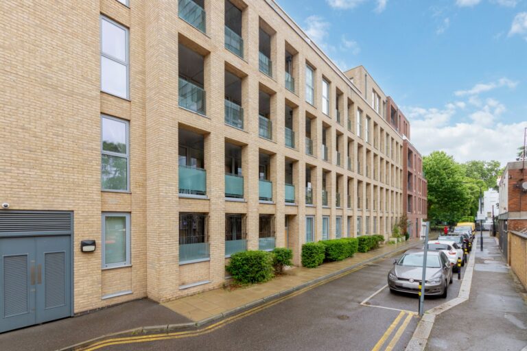 images of property on Vencourt Place