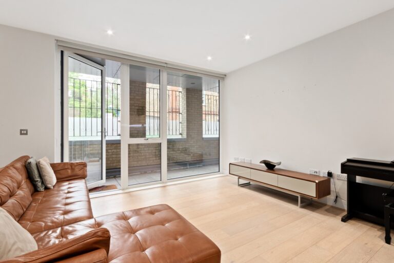 images of property on Vencourt Place