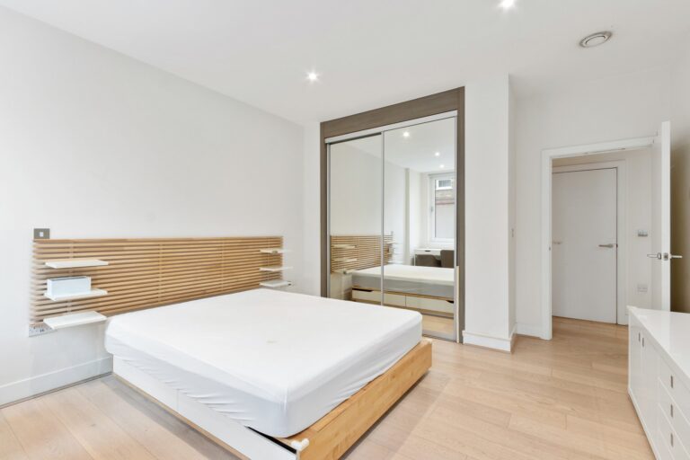 images of property on Vencourt Place