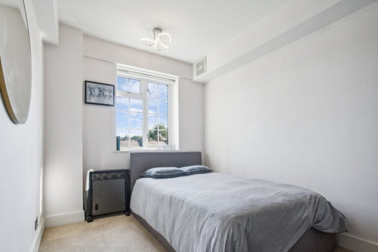 images of property on Goldhawk Road