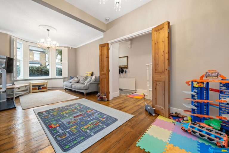 images of property on Reckitt Road