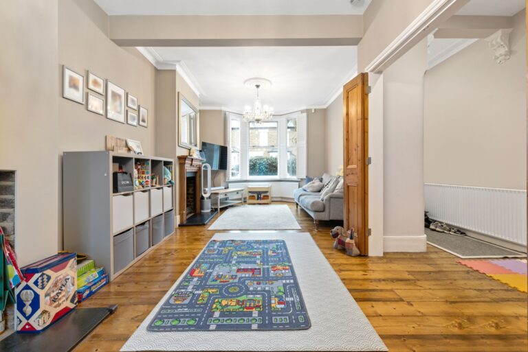 images of property on Reckitt Road