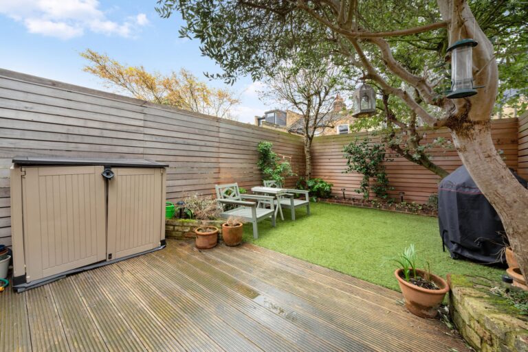 images of property on Reckitt Road
