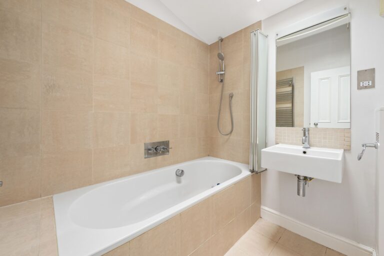images of property on Reckitt Road