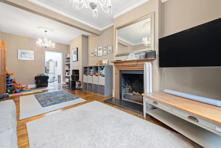 images of property on Reckitt Road