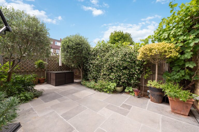 images of property on Brookfield Road