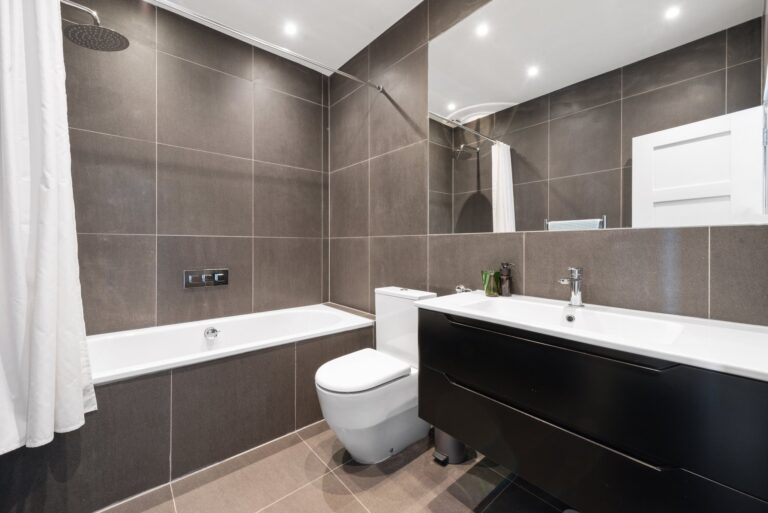 images of property on Brookfield Road