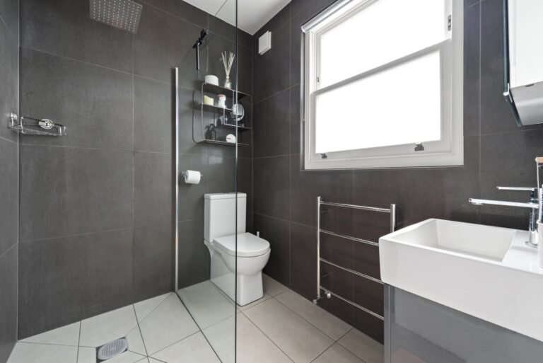 images of property on Brookfield Road