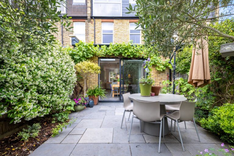 images of property on Brookfield Road