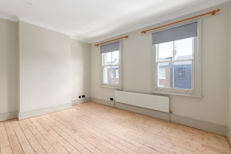 images of property on Snarsgate Street